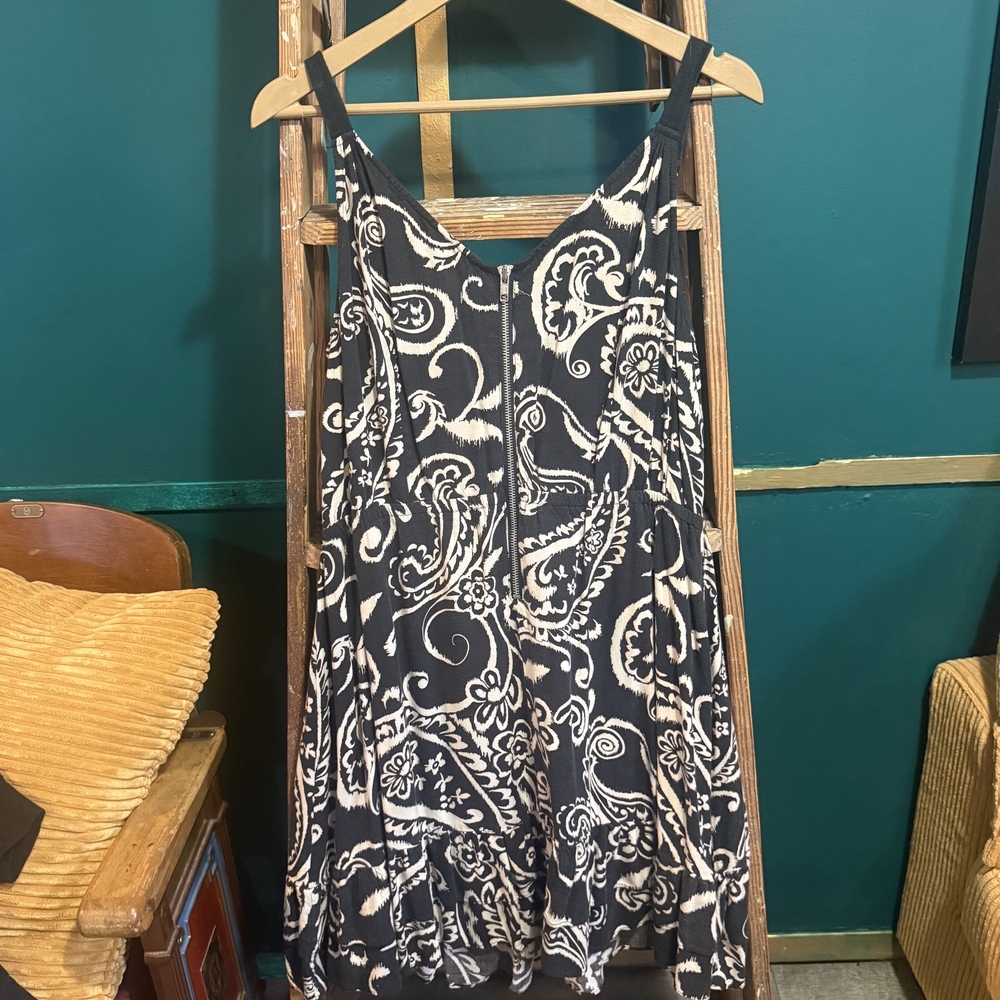 Elle Black and White Patterned Mini Dress - Picture 2 of 4